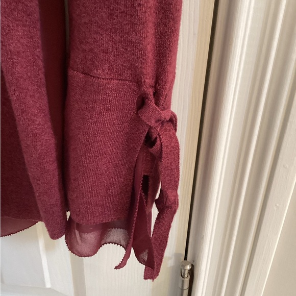 Nic & Zoe Merlot Top w/ Chiffon Back & Split Sleeves w/ Chiffon & Bows - Picture 5 of 11